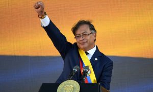 Na Colômbia, Petro propõe paz a grupos armados e o fim da guerra às drogas