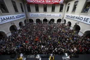 Carta em defesa da democracia chega a 1 milhão de assinaturas e marca reação ao golpismo