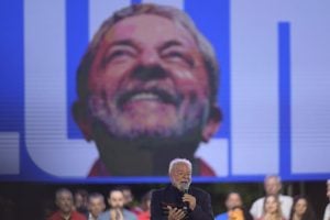 Em Minas, Lula defende mobilização contra a privatização da Petrobras e de outras empresas