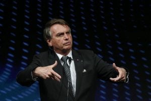 Em ritmo de campanha, Bolsonaro marca live com celebridades do universo fitness