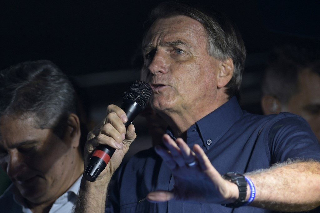 Bolsonaro divulga informação falsa para dizer que militares podem fechar seção eleitoral