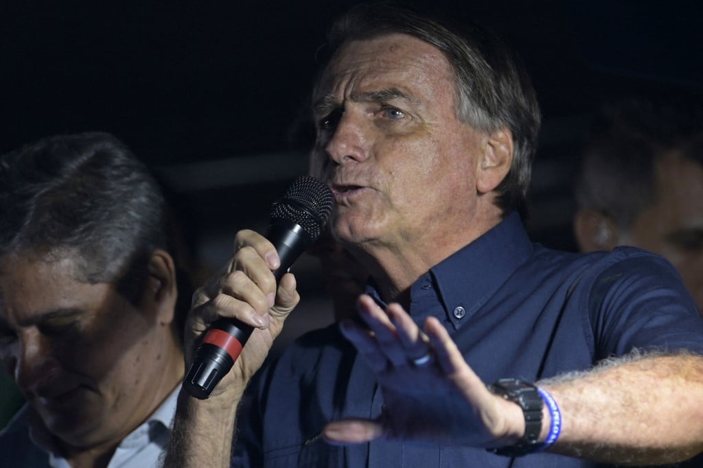 Bolsonaro divulga informação falsa para dizer que militares podem fechar seção eleitoral