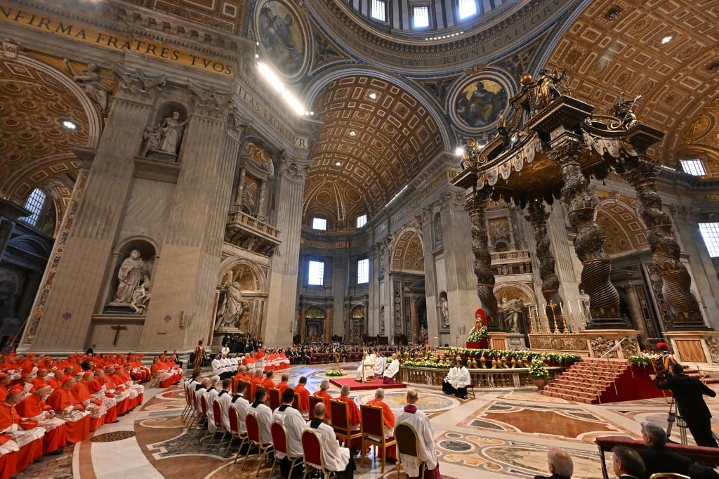 Com novos cardeais, Papa Francisco torna cúpula do Vaticano mais periférica