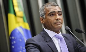 Bolsonaro não garante apoio a Romário na disputa pelo Senado no Rio: 'mais tarde a gente decide'