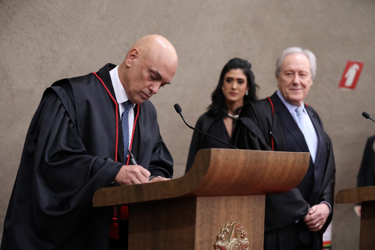 Moraes assume o TSE e promete reação ‘implacável’ à divulgação de fake news na eleição