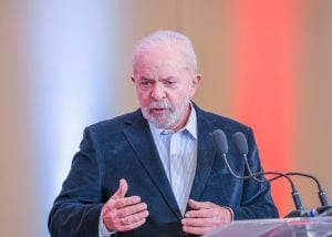 Lula confirma presença no primeiro debate na televisão neste domingo