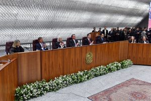 Em cerimônia com Moraes e Bolsonaro, Maria Thereza de Assis assume o STJ e pede 'diálogo'