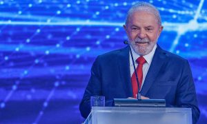 O acerto de Lula em não rebater Bolsonaro no tema corrupção, segundo especialista