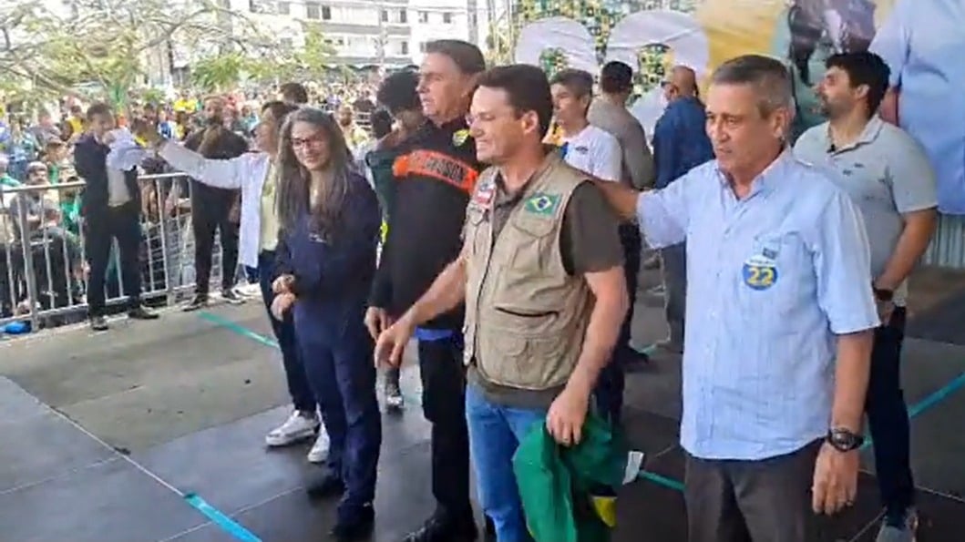 Depois de dizer que não há “fome para valer no Brasil”, Bolsonaro diz que olhou “e muito” pelos mais pobres