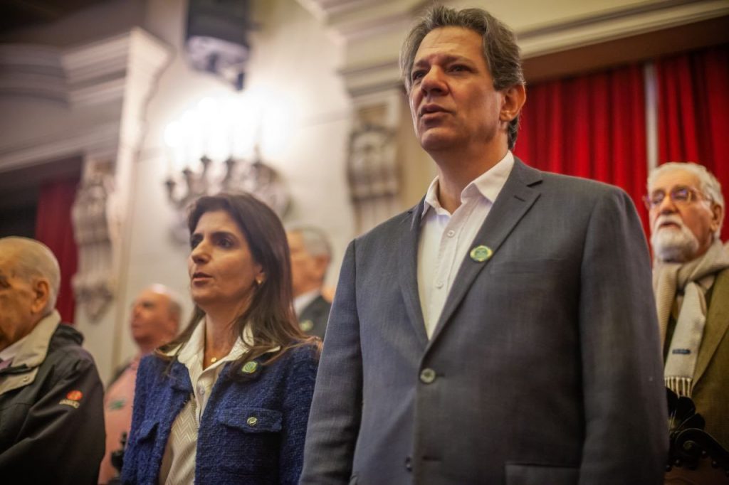 Haddad lidera a disputa em SP com 17 pontos de vantagem sobre Tarcísio, aponta Ipec