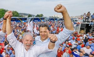 Lula abre a campanha e rebate fake news sobre igrejas: 'Se há um possuído pelo demônio, é o Bolsonaro'