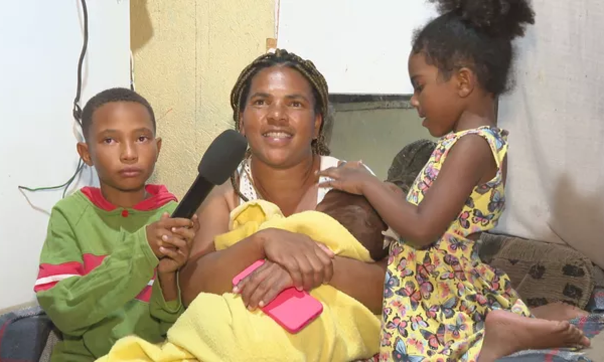 A família de Miguel é liderada por uma mãe solo. Foto: Reprodução/TV Globo 