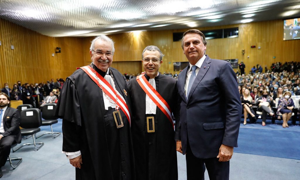 O rei não ficou nu sozinho: a atual situação da Justiça do Trabalho