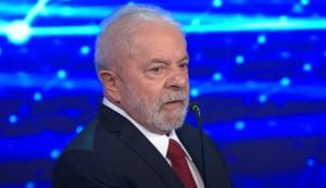 Lula enfrenta Bolsonaro e mira sigilo de 100 anos e corrupção com vacinas