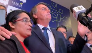 ‘Tchutchuca do Centrão’: confrontado sobre apelido, Bolsonaro abandona entrevista