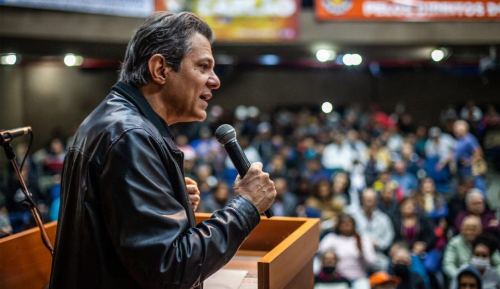 Favorito para a Fazenda, Haddad se mostra ‘à disposição’, mas diz que decisão é de Lula