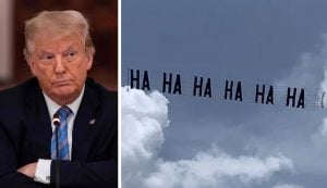 Avião com banner 'HA HA HA' sobrevoa mansão de Trump após operação do FBI