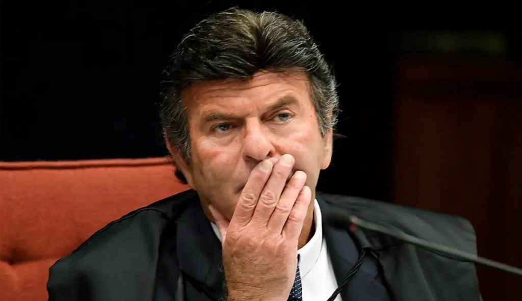 Fux elogia Moraes, defende o sistema eleitoral e pede candidatos ‘leais à Constituição’