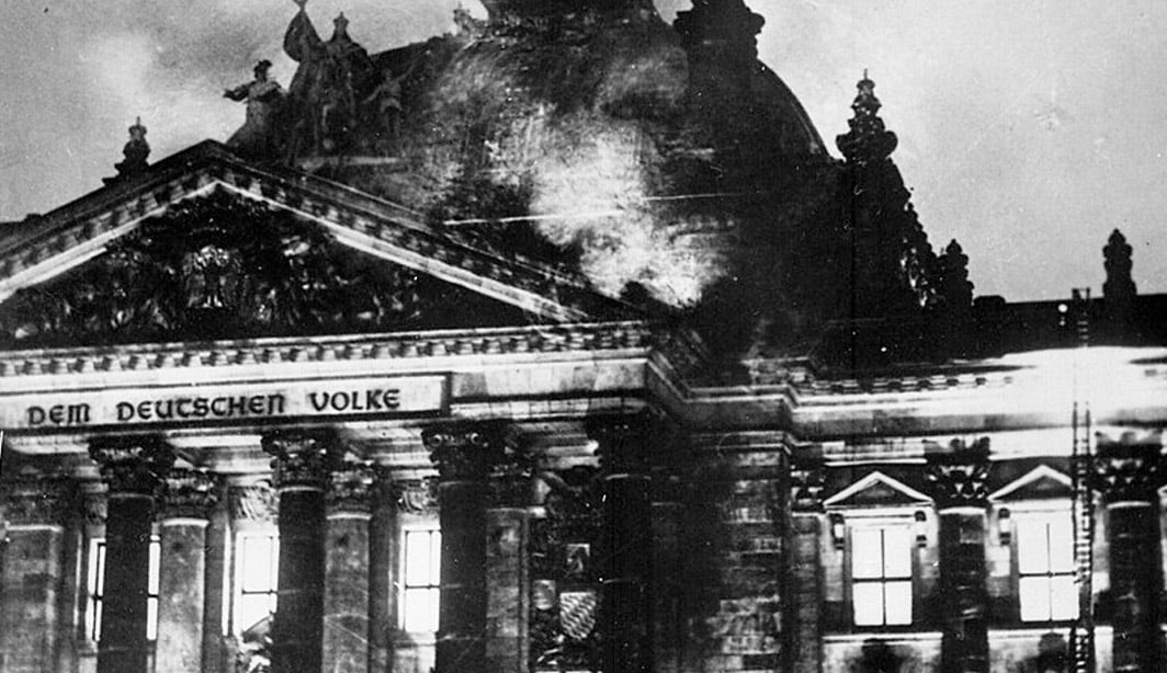 O incêndio no Reichstag. Imagem: Wikipedia 
