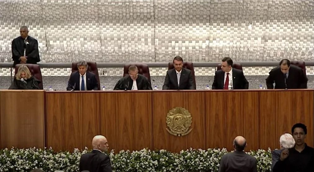Moraes e Bolsonaro ficam frente a frente pela 1ª vez após operação contra empresários e posse no TSE