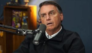 Em podcast, Bolsonaro ataca urnas, minimiza ditadura e defende remédios ineficazes