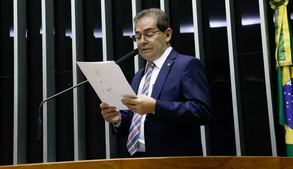 Deputado aciona o STF para suspender proposta que permite ao Congresso anular decisões da Corte