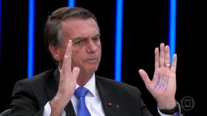 Por que Bolsonaro levou uma ‘cola’ para a entrevista ao Jornal Nacional?