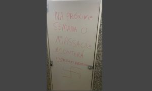 Ameaça de ataque nazista é encontrada em porta de banheiro de colégio em São Paulo