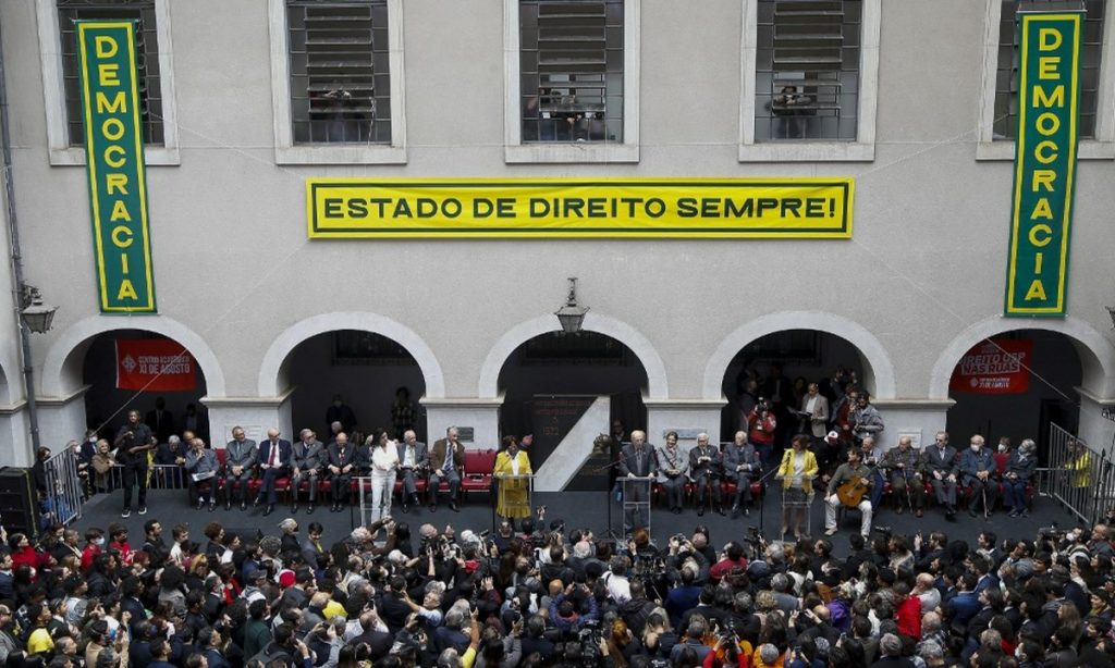 PT espera que atos pela democracia incentivem voto útil em Lula no 1º turno