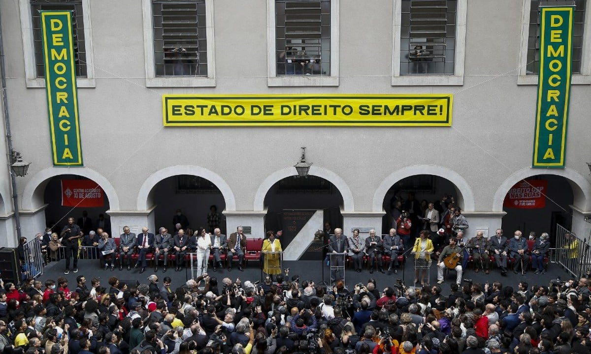 PT espera que atos pela democracia incentivem voto útil em Lula no 1º turno