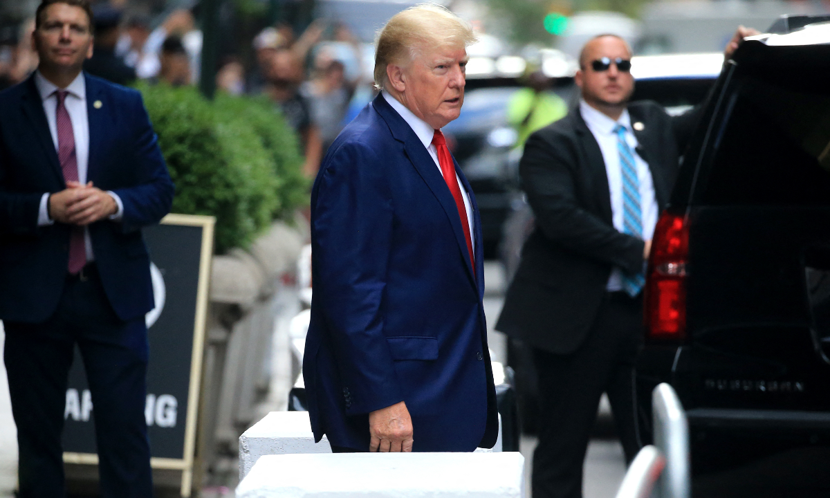 FBI diz ter apreendido documentos ultrassecretos na mansão de Trump