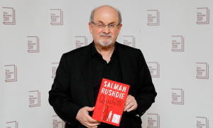 Salman Rushdie, um escritor 'marcado' pelo obscurantismo religioso