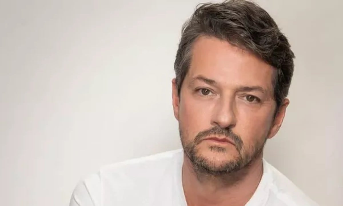 Ex-apoiador da Lava Jato, ator Marcelo Serrado posa abraçado a Lula