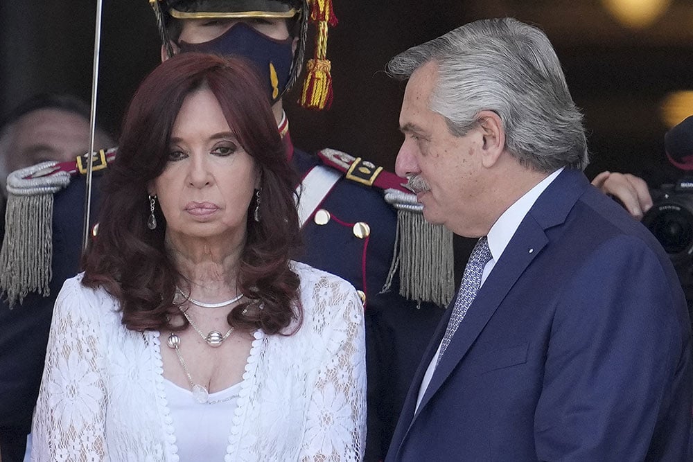 Cristina Kirchner e Alberto Fernández não se entendem - Imagem: Natacha Pisarenko/AFP 