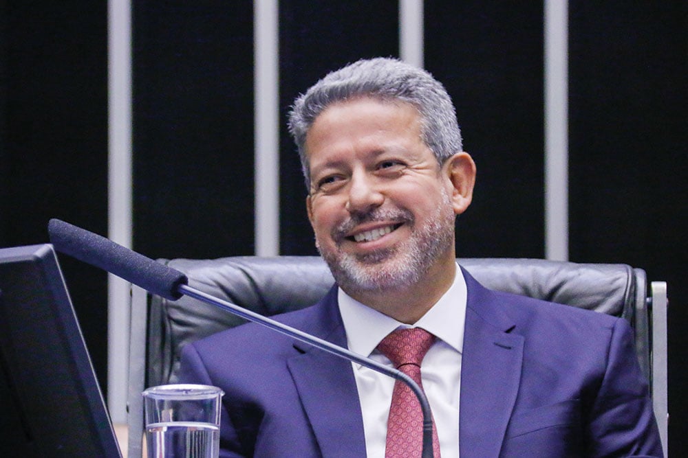 Lira ironiza chance de acabar o orçamento secreto, mesmo com vitória de Lula