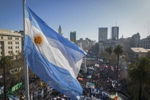 Argentina ‘segue’ Brasil e vai deixar de usar dólar nas importações com a China