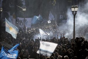 Em fotos e vídeos, o dia de manifestações na Argentina em defesa da democracia e em apoio a Cristina