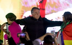 Mulheres e nordestinos são os eleitores que mais reprovam Bolsonaro, mostra PoderData