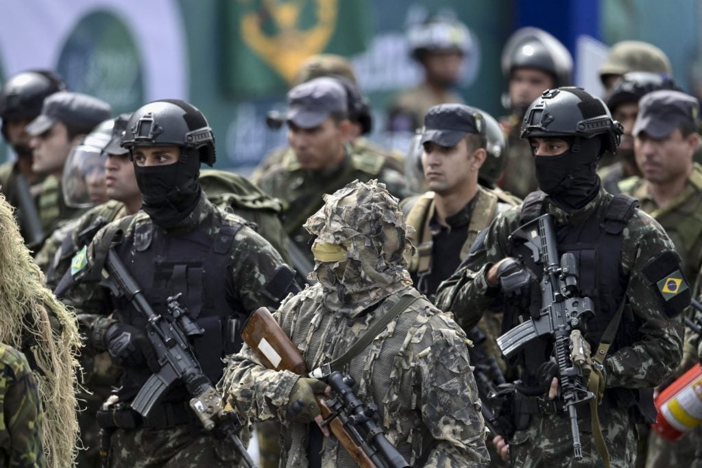 A intervenção militar furtiva no Brasil
