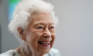 A rainha Elizabeth II faleceu de 'velhice', aponta atestado de óbito