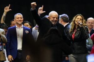 Lulinha paz e amor vai quebrar os sigilos de 100 anos de Bolsonaro, diz Lula
