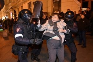 Mais de 360 pessoas são detidas na Rússia em protestos contra mobilização militar