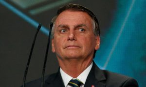 Às vésperas da eleição, Bolsonaro autoriza nomeação de 560 policiais federais