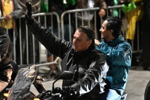 A 4 dias da eleição, Bolsonaro volta a alegar que vencerá no 1º turno