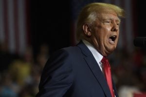 Trump está 'lívido' e reage ao resultado da eleição aos gritos, diz TV dos EUA