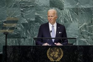 Biden anuncia que vai recorrer de decisão que suspendeu a venda de pílula do aborto nos EUA