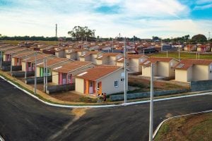 Orçamento de 2023 prevê redução de 95% da verba para o Casa Verde e Amarela