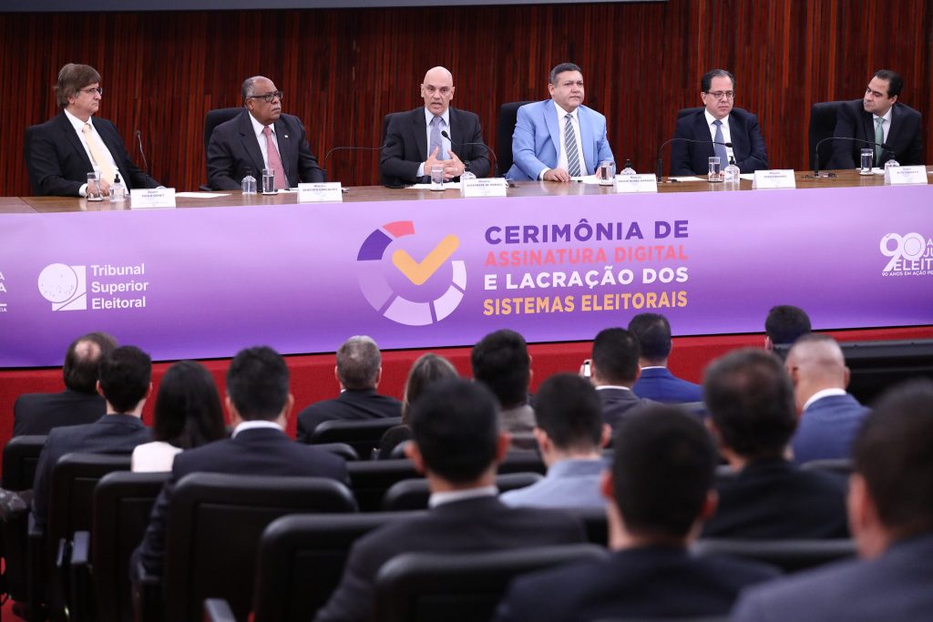 Moraes lacra o sistema das urnas e afirma que ‘na Justiça Eleitoral só o voto é secreto’