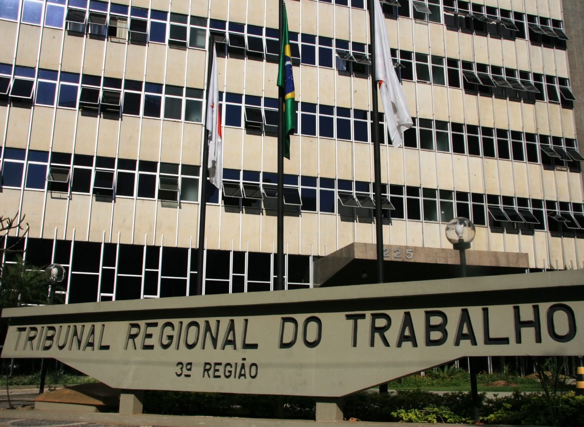 Advogado dá voz de prisão a desembargador após ordem para sair de tribunal