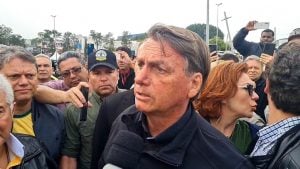 Atrás nas pesquisas, Bolsonaro nega que mudará estratégia de campanha